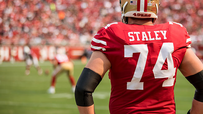 Joe Staley Calls Lamont & Tonelli From The Team Bus