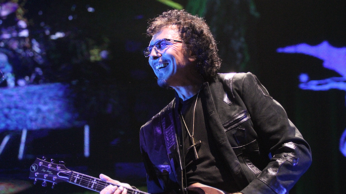 Tony Iommi Makes Surprise Appearance During Debut of Black Sabbath ...