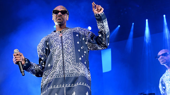 Will Snoop Dogg Smoke At Super Bowl Halftime? Fans Are Placing Bets 